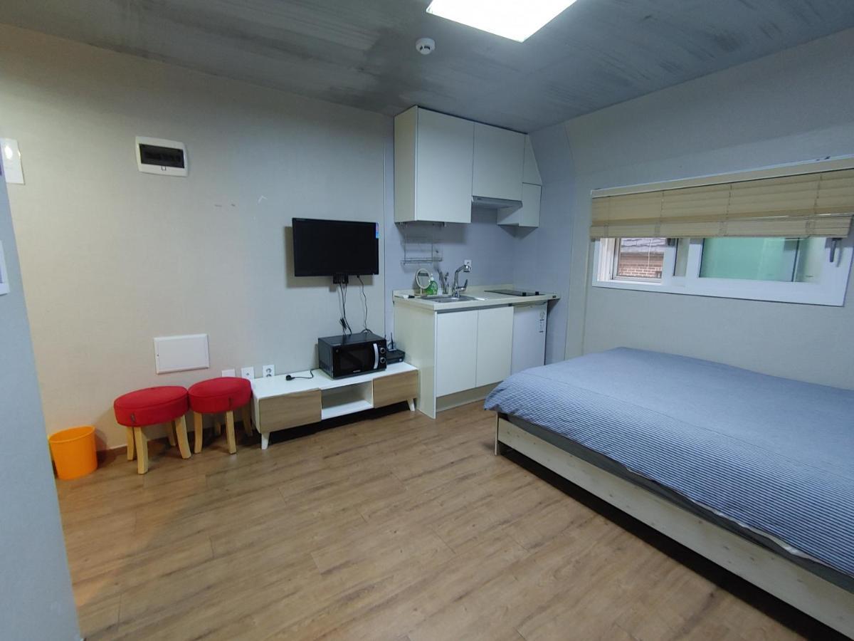 Bb Hongdae Line Hostel Seoul Exterior photo