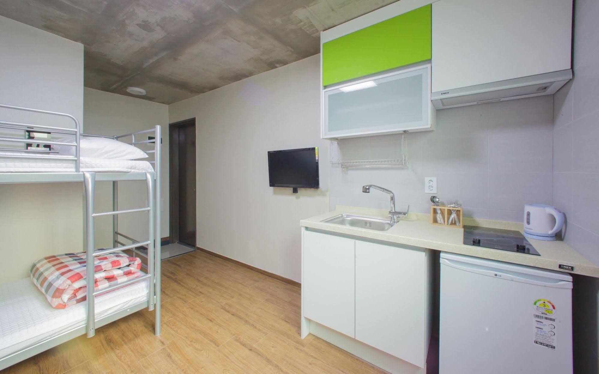 Bb Hongdae Line Hostel Seoul Exterior photo